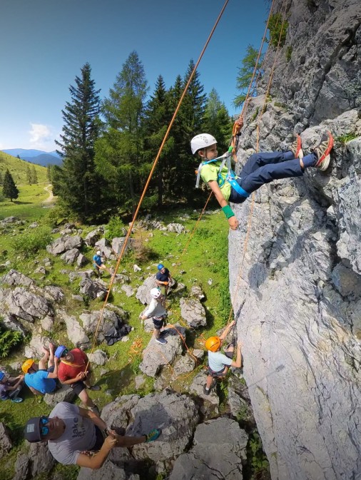 Klettern am Felsen in den Filzmooser Hofalmen